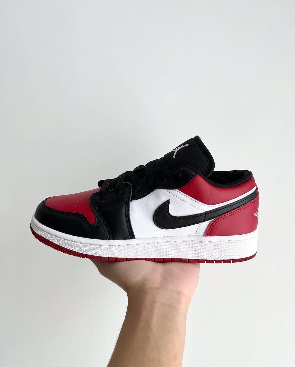 Nike Air Jordan 1 Low Bred Toe product view